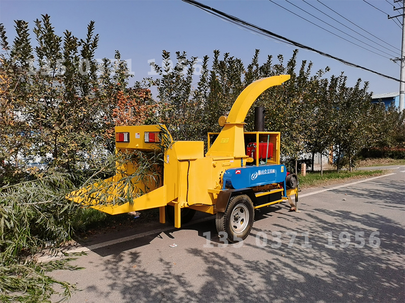 可移動(dòng)樹枝粉碎機(jī)